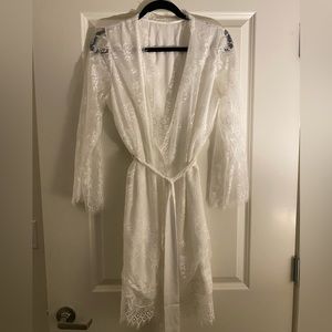 Elegant White Lace Wedding Robe